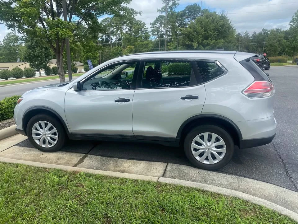 2016 Nissan Rogue - Image 15 of 20