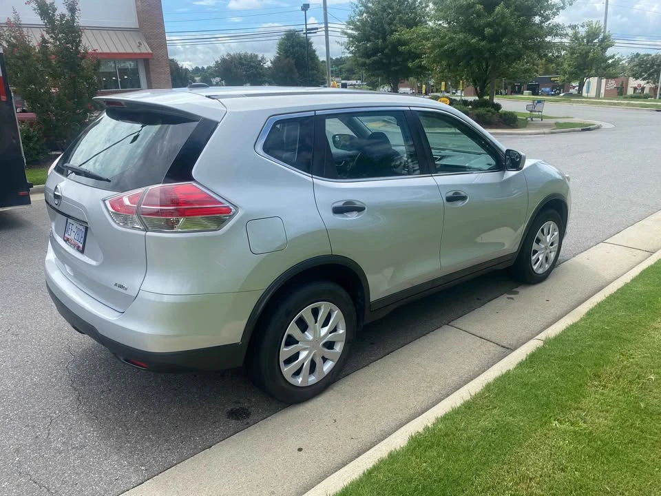 2016 Nissan Rogue - Image 11 of 20