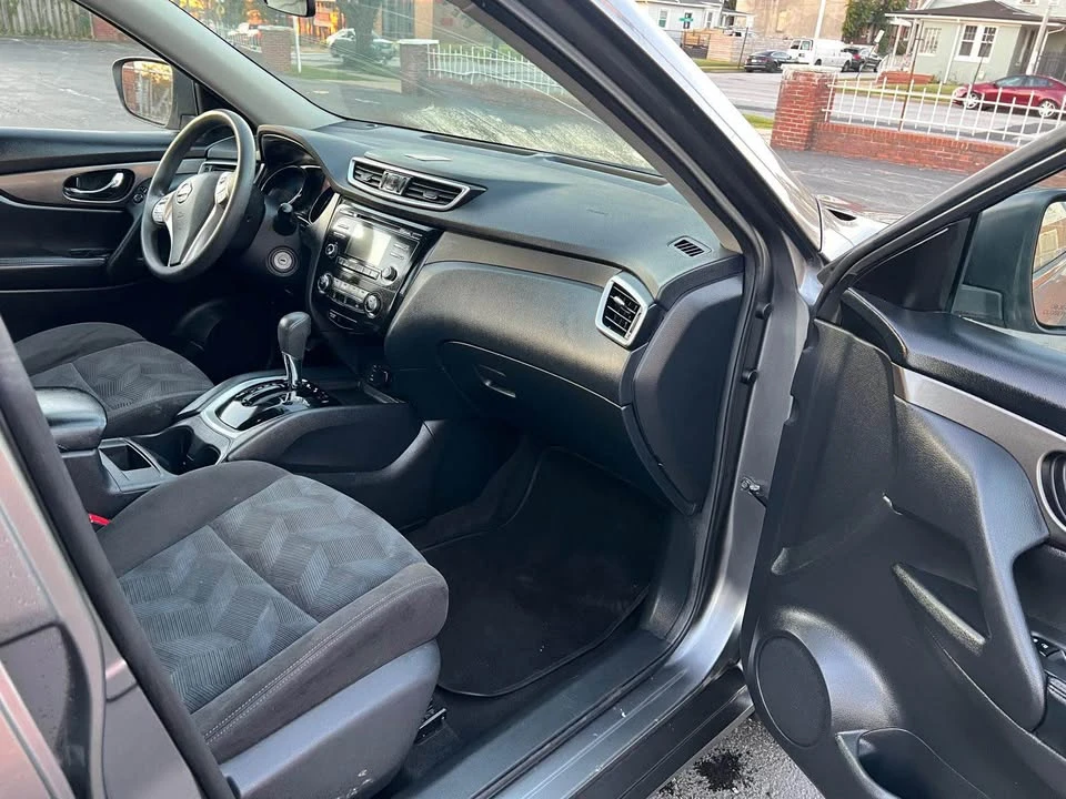 2016 Nissan Rogue - Image 4 of 5