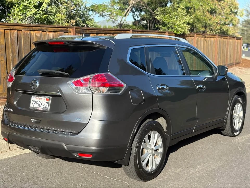 2016 Nissan Rogue - Image 4 of 9