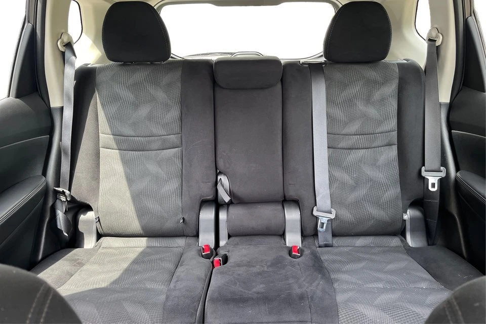 2016 Nissan Rogue - Image 14 of 20