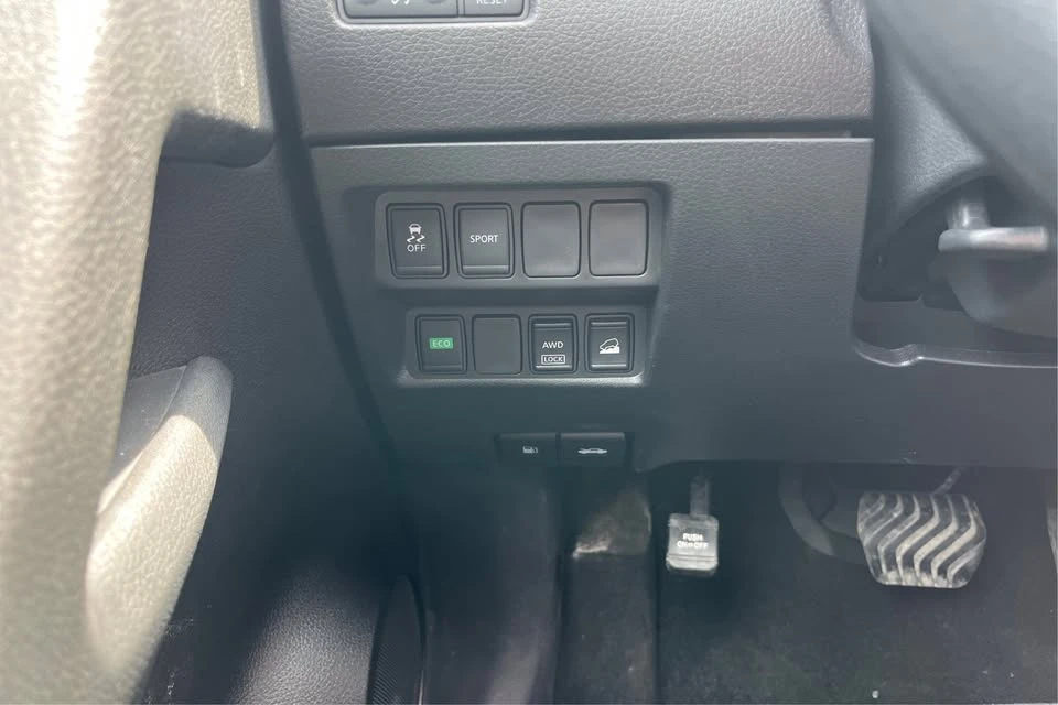 2016 Nissan Rogue - Image 16 of 20