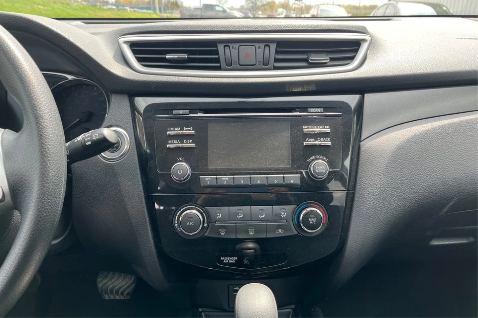 2016 Nissan Rogue - Image 13 of 20