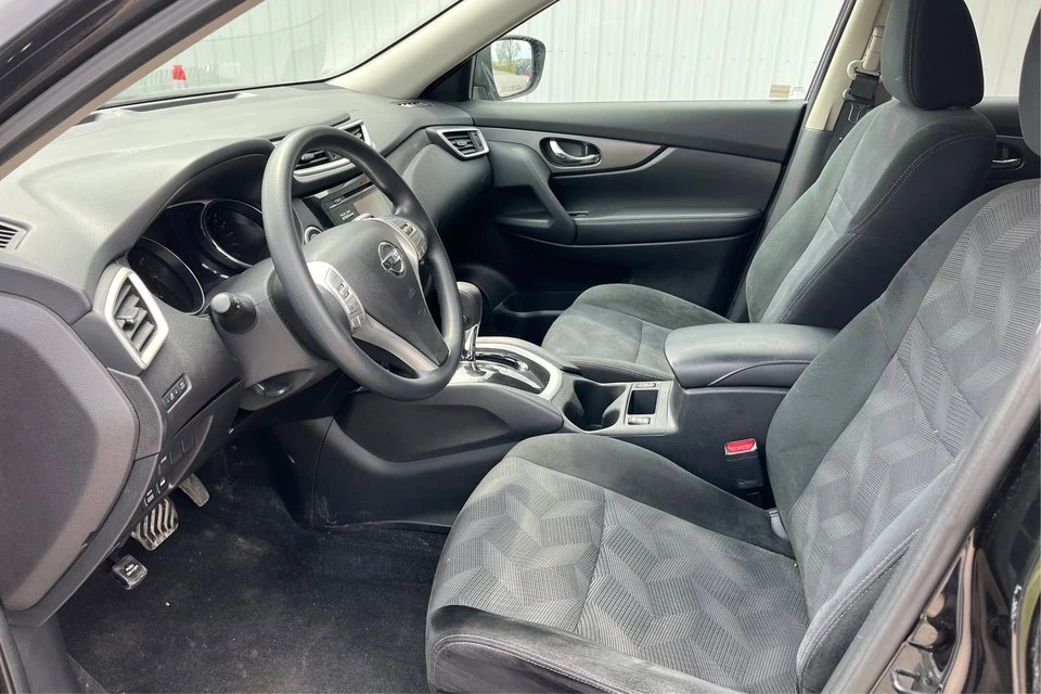 2016 Nissan Rogue - Image 9 of 20