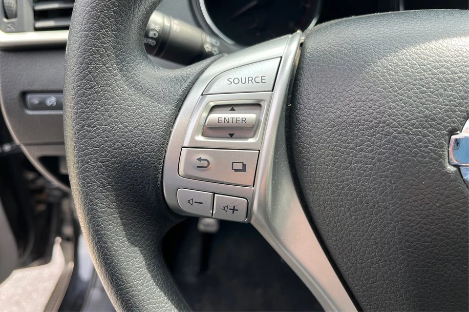2016 Nissan Rogue - Image 19 of 20
