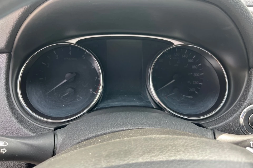 2016 Nissan Rogue - Image 15 of 20