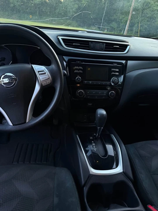 2016 Nissan Rogue - Image 9 of 10