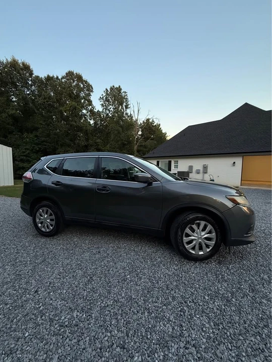 2016 Nissan Rogue - Image 2 of 10