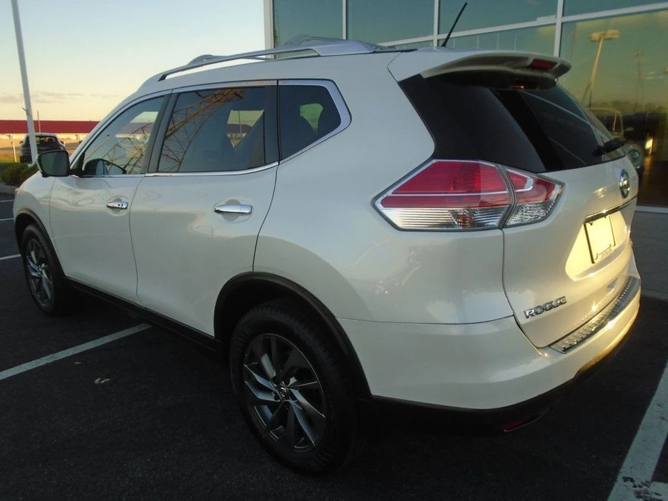 2016 Nissan Rogue - Image 6 of 12
