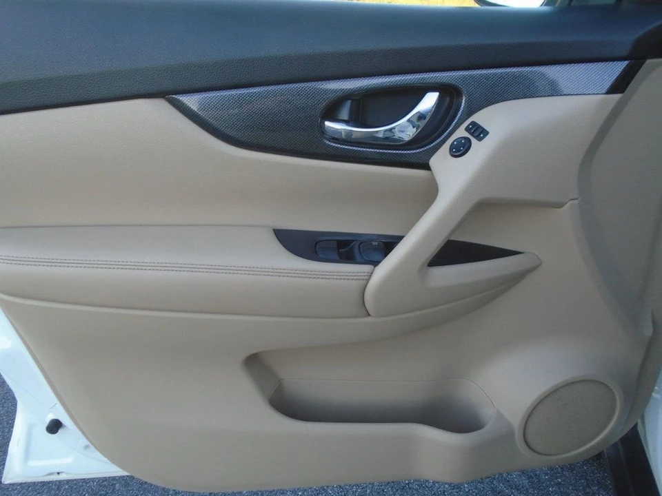 2016 Nissan Rogue - Image 10 of 12