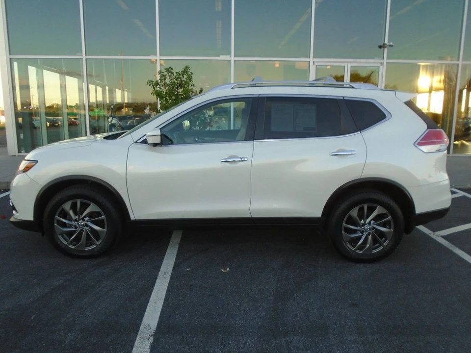 2016 Nissan Rogue - Image 7 of 12