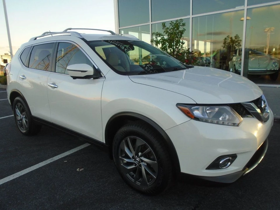 2016 Nissan Rogue - Image 2 of 12