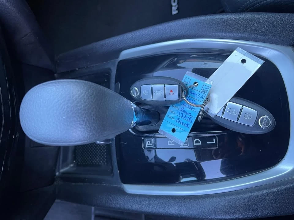2016 Nissan Rogue - Image 10 of 13