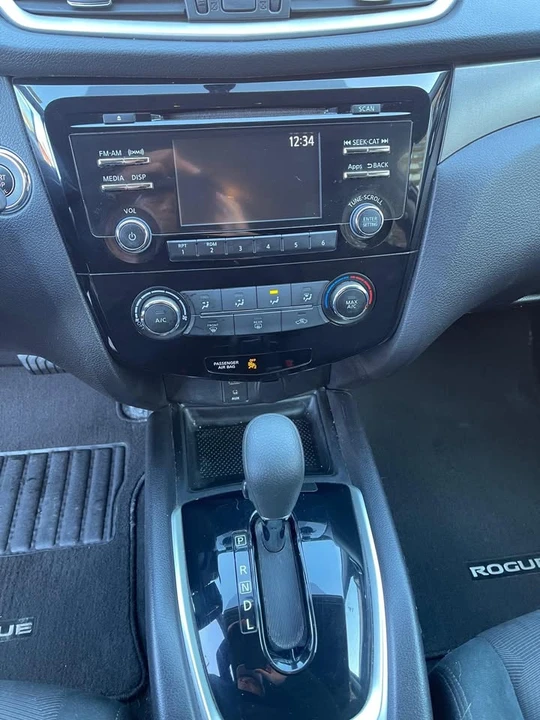 2016 Nissan Rogue - Image 7 of 13