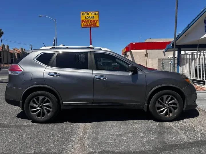 2016 Nissan Rogue - Image 8 of 18
