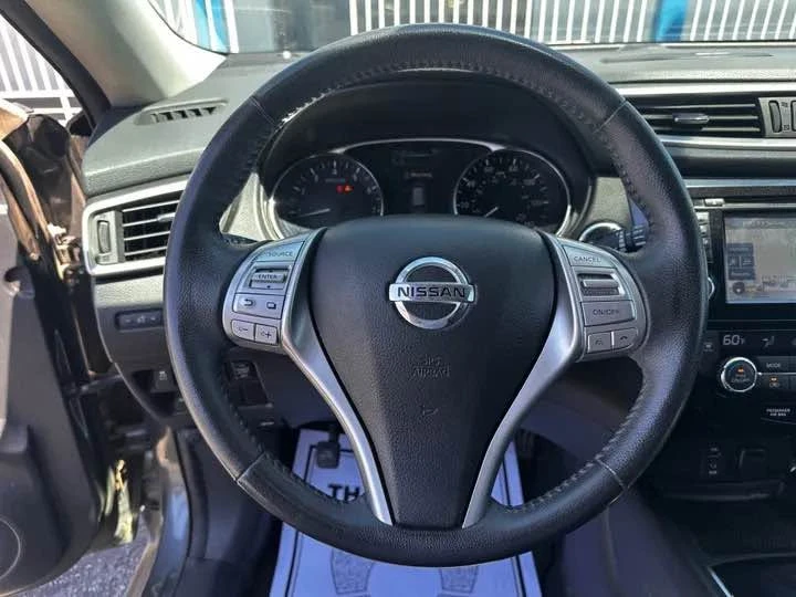2016 Nissan Rogue - Image 13 of 18