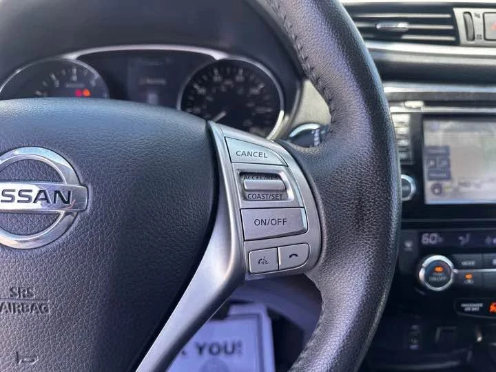 2016 Nissan Rogue - Image 15 of 18