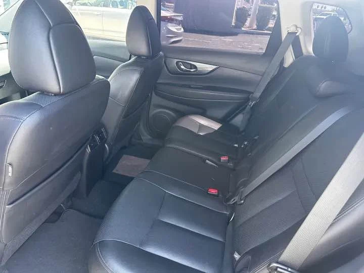 2016 Nissan Rogue - Image 10 of 18