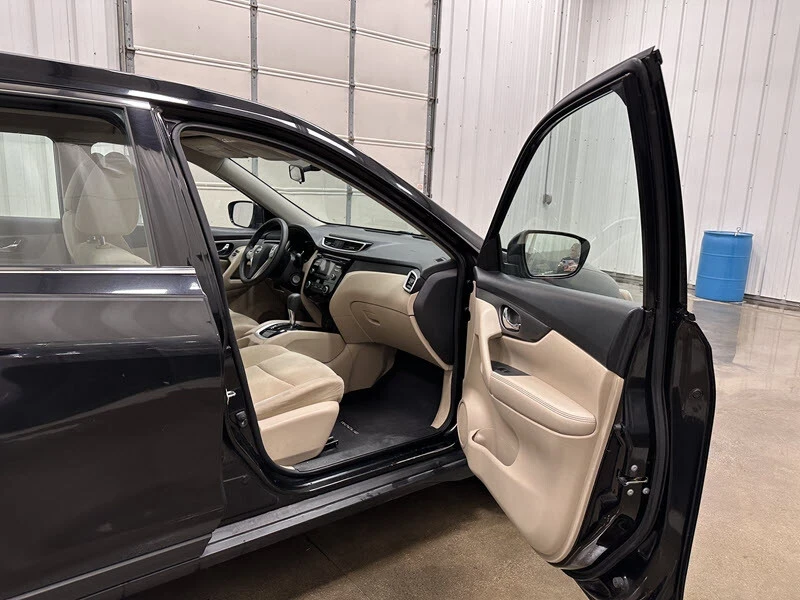 2016 Nissan Rogue - Image 16 of 21
