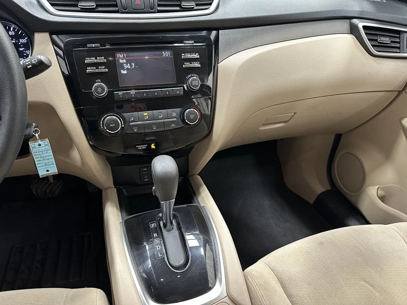 2016 Nissan Rogue - Image 10 of 21