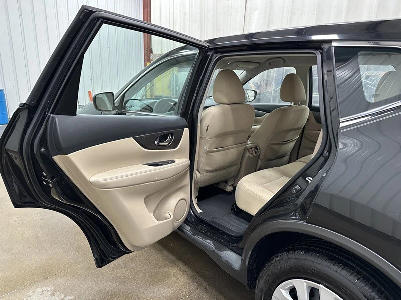 2016 Nissan Rogue - Image 11 of 21