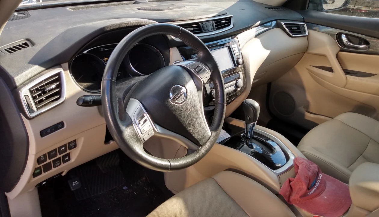 2016 Nissan Rogue - Image 7 of 10