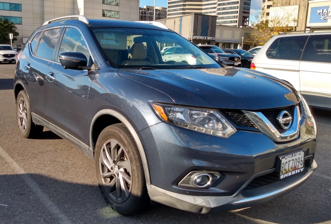 2016 Nissan Rogue - Image 2 of 10