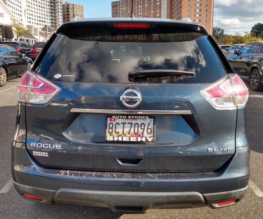 2016 Nissan Rogue - Image 4 of 10