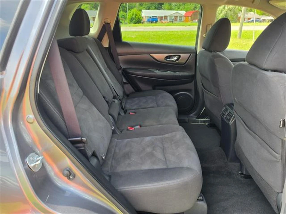 2016 Nissan Rogue - Image 29 of 31