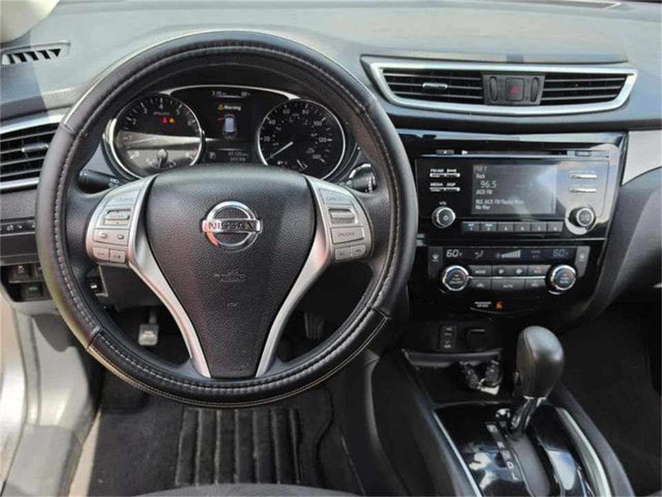 2016 Nissan Rogue - Image 17 of 31