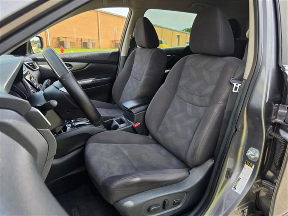 2016 Nissan Rogue - Image 27 of 31