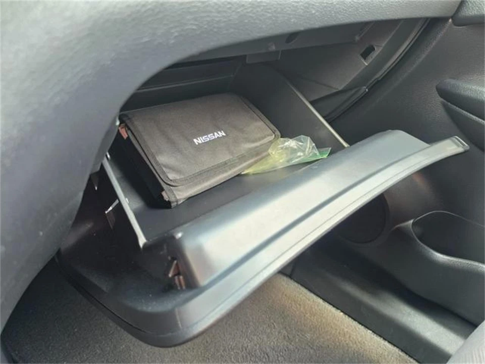 2016 Nissan Rogue - Image 24 of 31