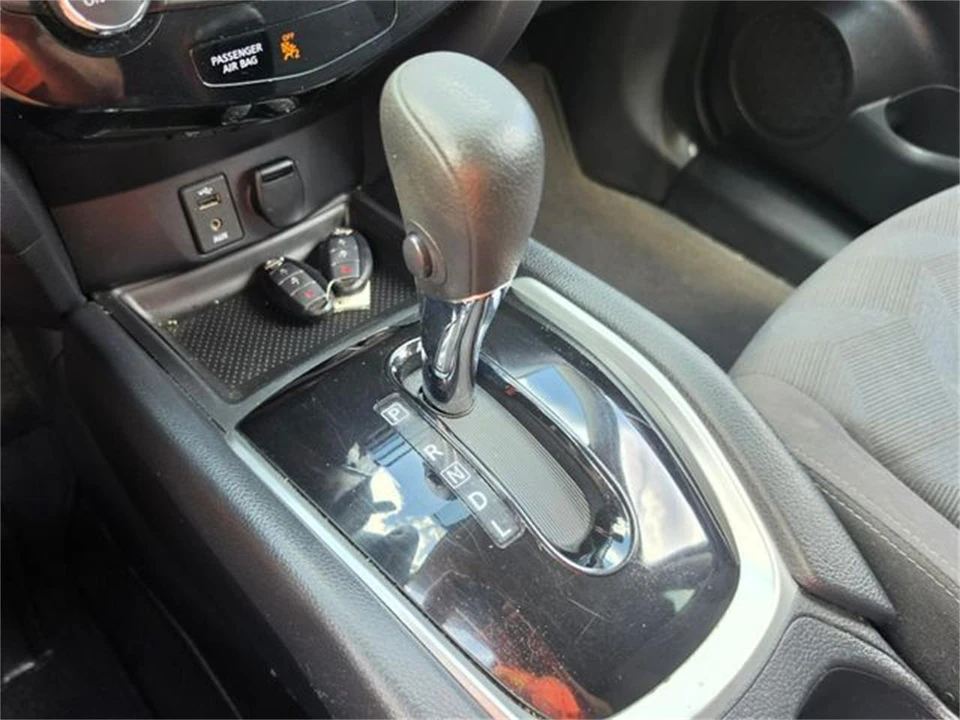 2016 Nissan Rogue - Image 22 of 31