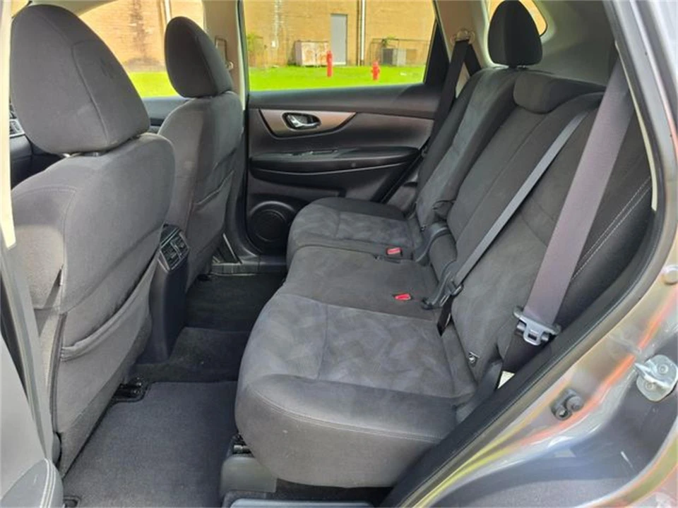 2016 Nissan Rogue - Image 28 of 31