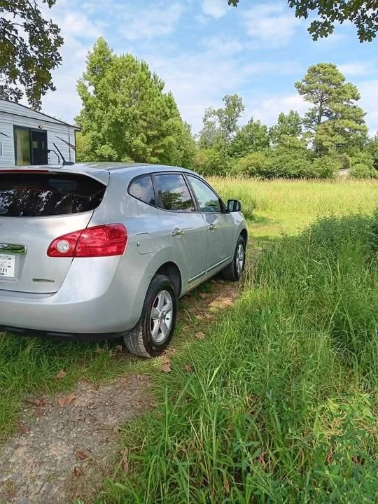 2016 Nissan Rogue - Image 2 of 3