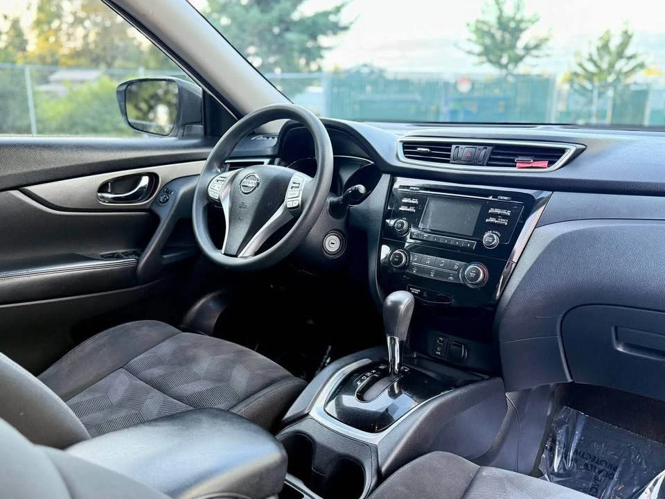 2016 Nissan Rogue - Image 11 of 17