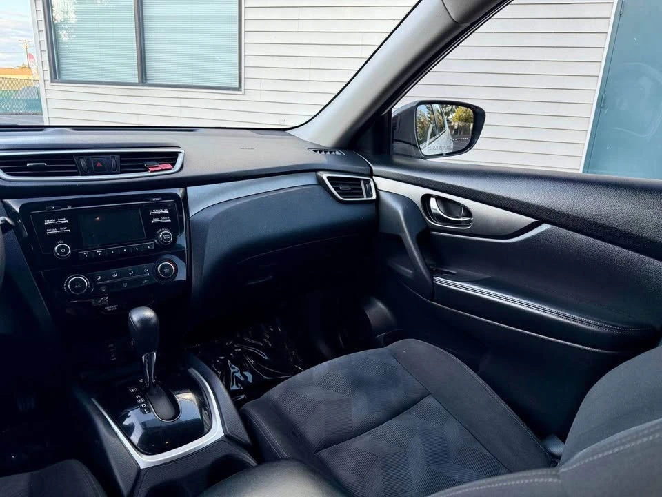 2016 Nissan Rogue - Image 14 of 17