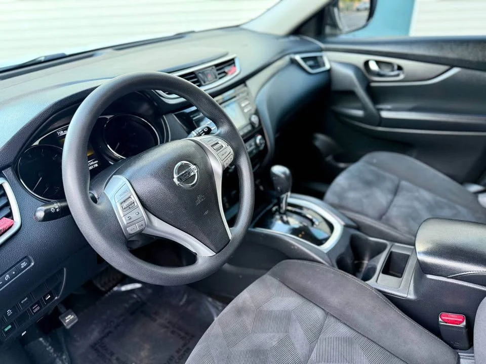 2016 Nissan Rogue - Image 9 of 17