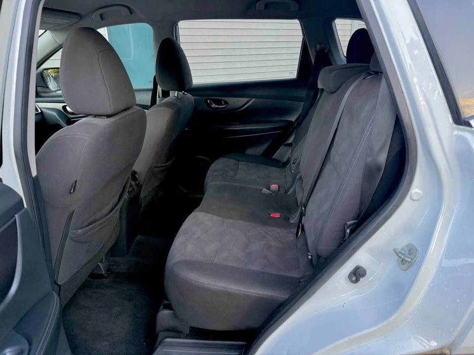 2016 Nissan Rogue - Image 15 of 17