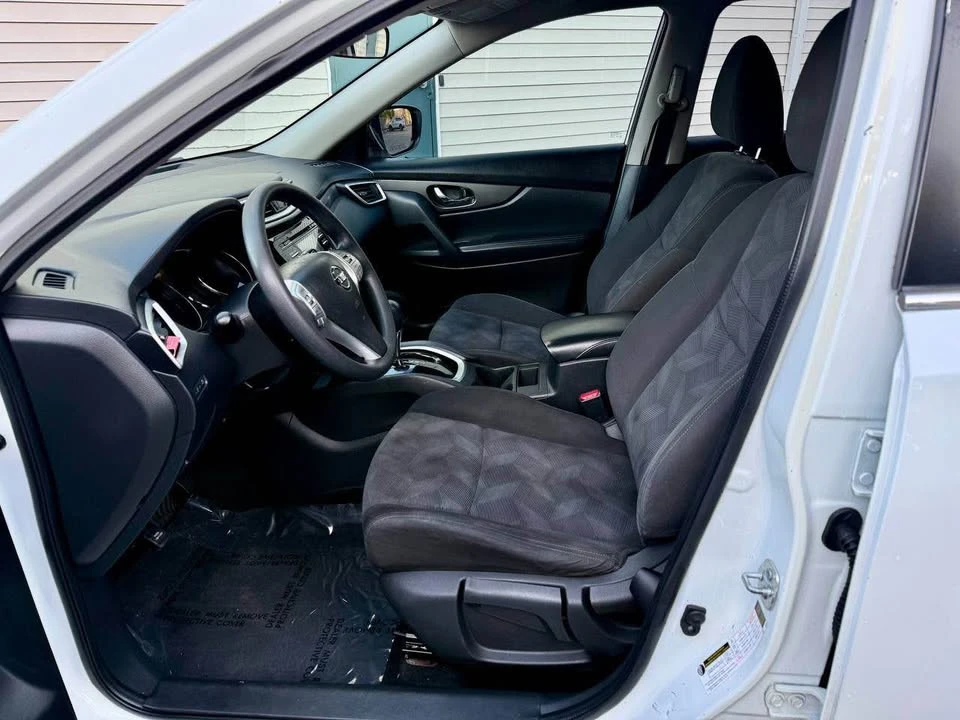 2016 Nissan Rogue - Image 13 of 17