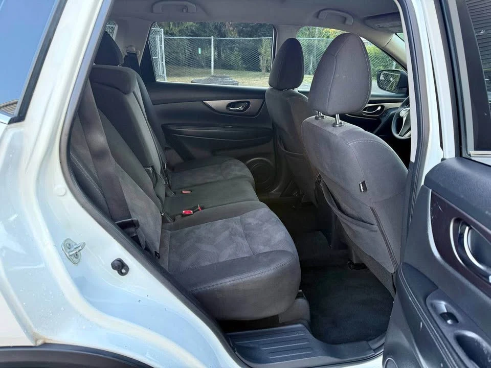2016 Nissan Rogue - Image 16 of 17