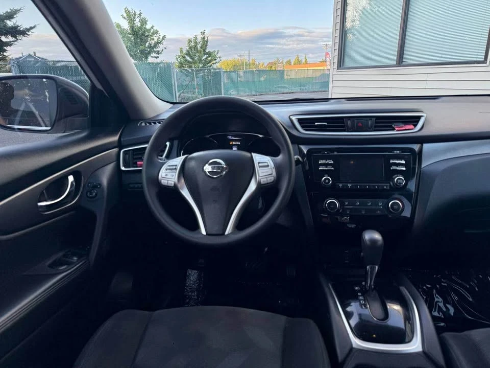 2016 Nissan Rogue - Image 12 of 17