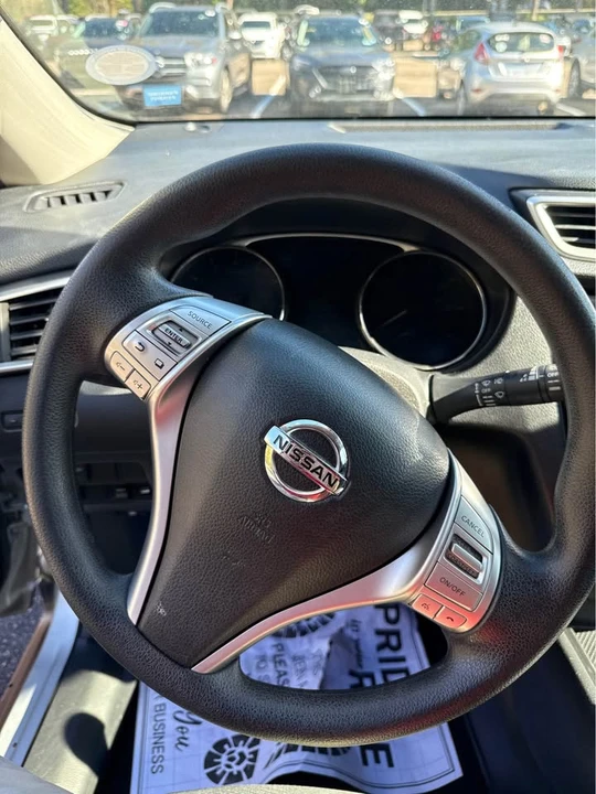 2016 Nissan Rogue - Image 8 of 16
