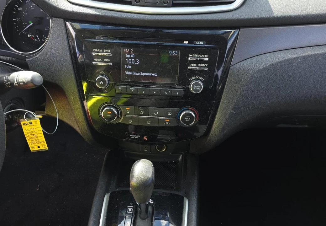 2016 Nissan Rogue - Image 14 of 16