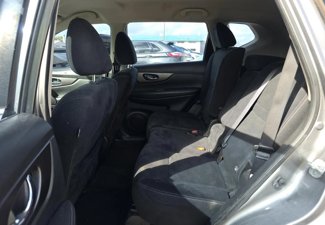2016 Nissan Rogue - Image 15 of 16
