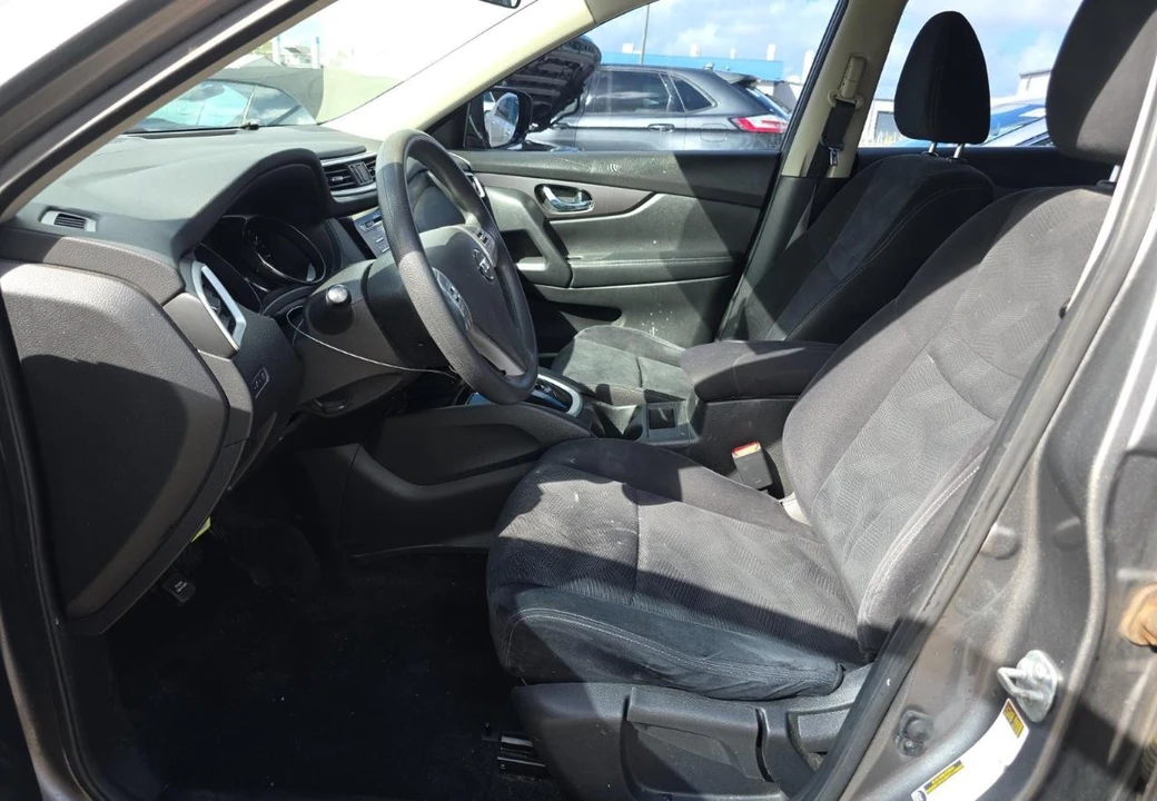 2016 Nissan Rogue - Image 10 of 16