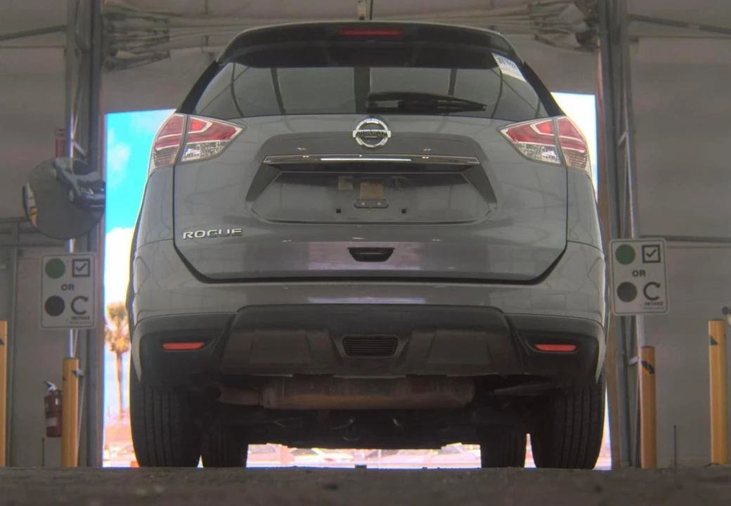 2016 Nissan Rogue - Image 7 of 16