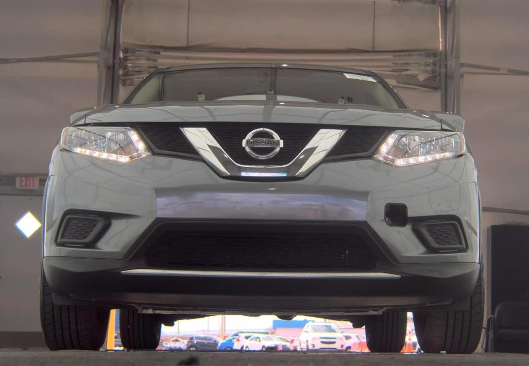2016 Nissan Rogue - Image 3 of 16