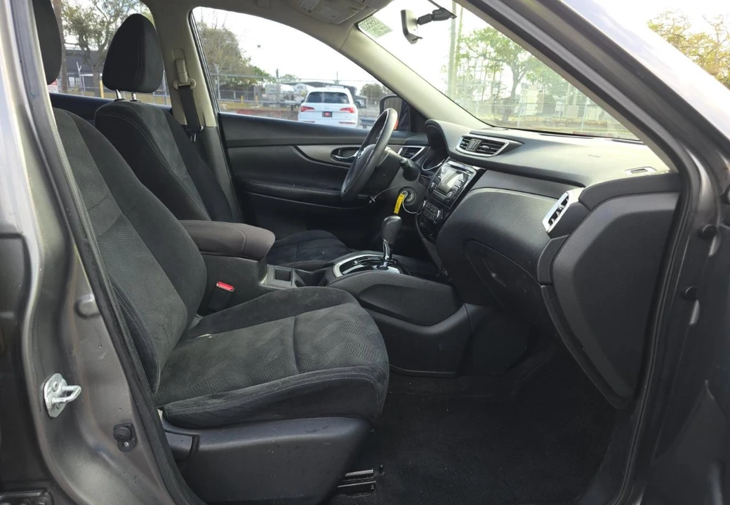 2016 Nissan Rogue - Image 11 of 16