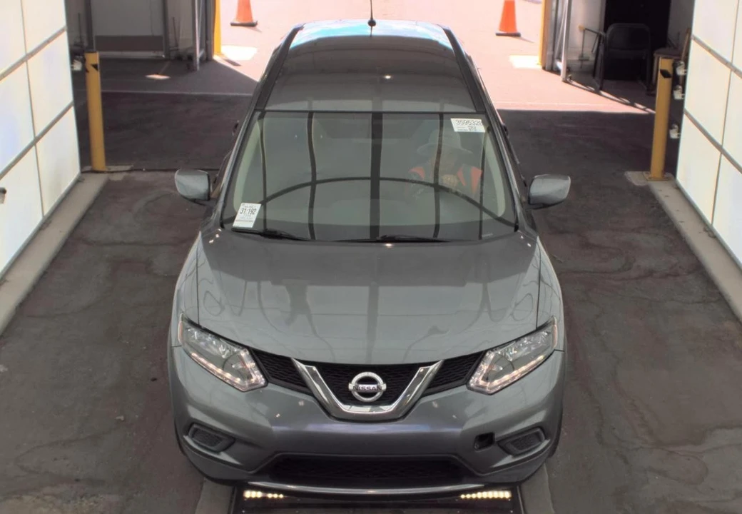 2016 Nissan Rogue - Image 2 of 16